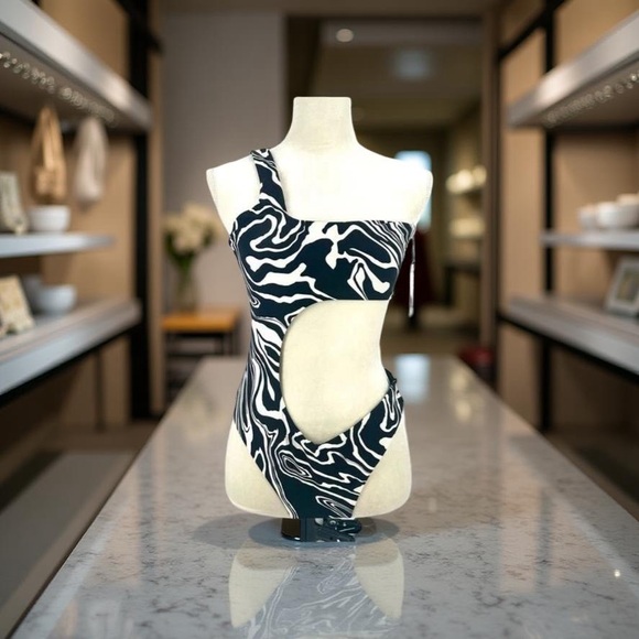 WeWoreWhat ! Stunning One-Piece Black and White One-Shoulder Swimsuit XL NEW - Picture 3 of 13